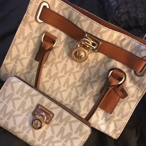 Michael Kors Hamilton lock Tote &matching wallet!